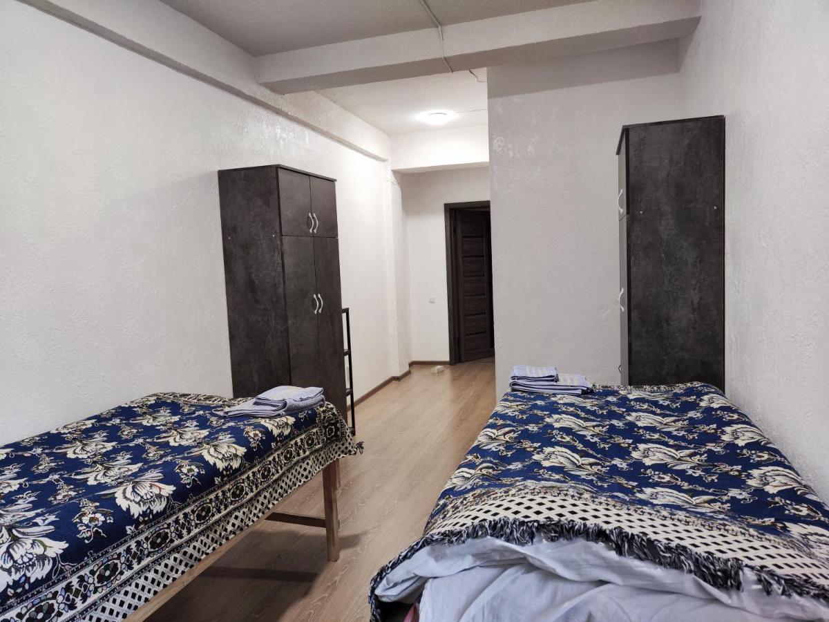 Nomad Inn Bisjkek Eksteriør billede